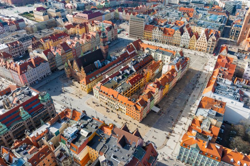 Widok z lotu ptaka na wrocławski rynek.