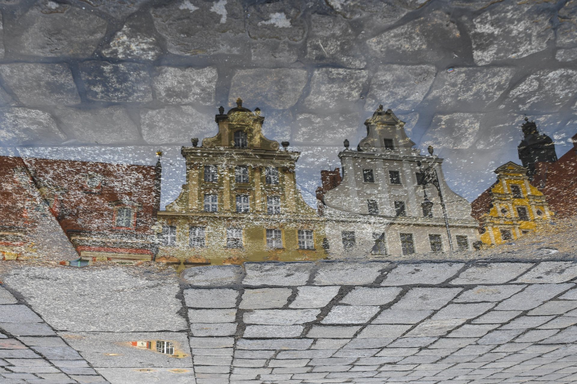 Odbicie wrocławskich kamienic