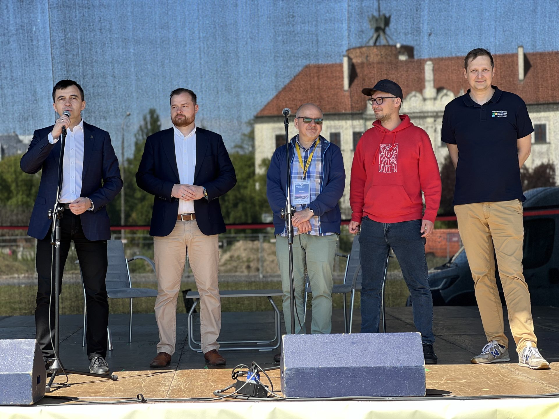 Zdjęcie oficieli podczas imprezy plenerowej w Głogowie