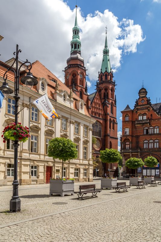 Zdjęcie placu i Katedry pw. św. Apostołów Piotra i Pawła